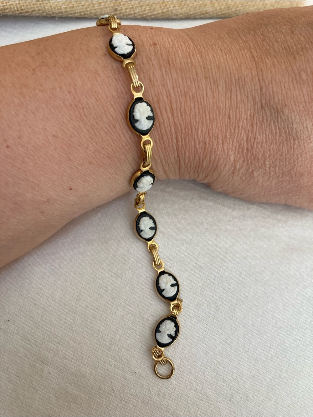 Cameo Designed Vintage Link Bracelet